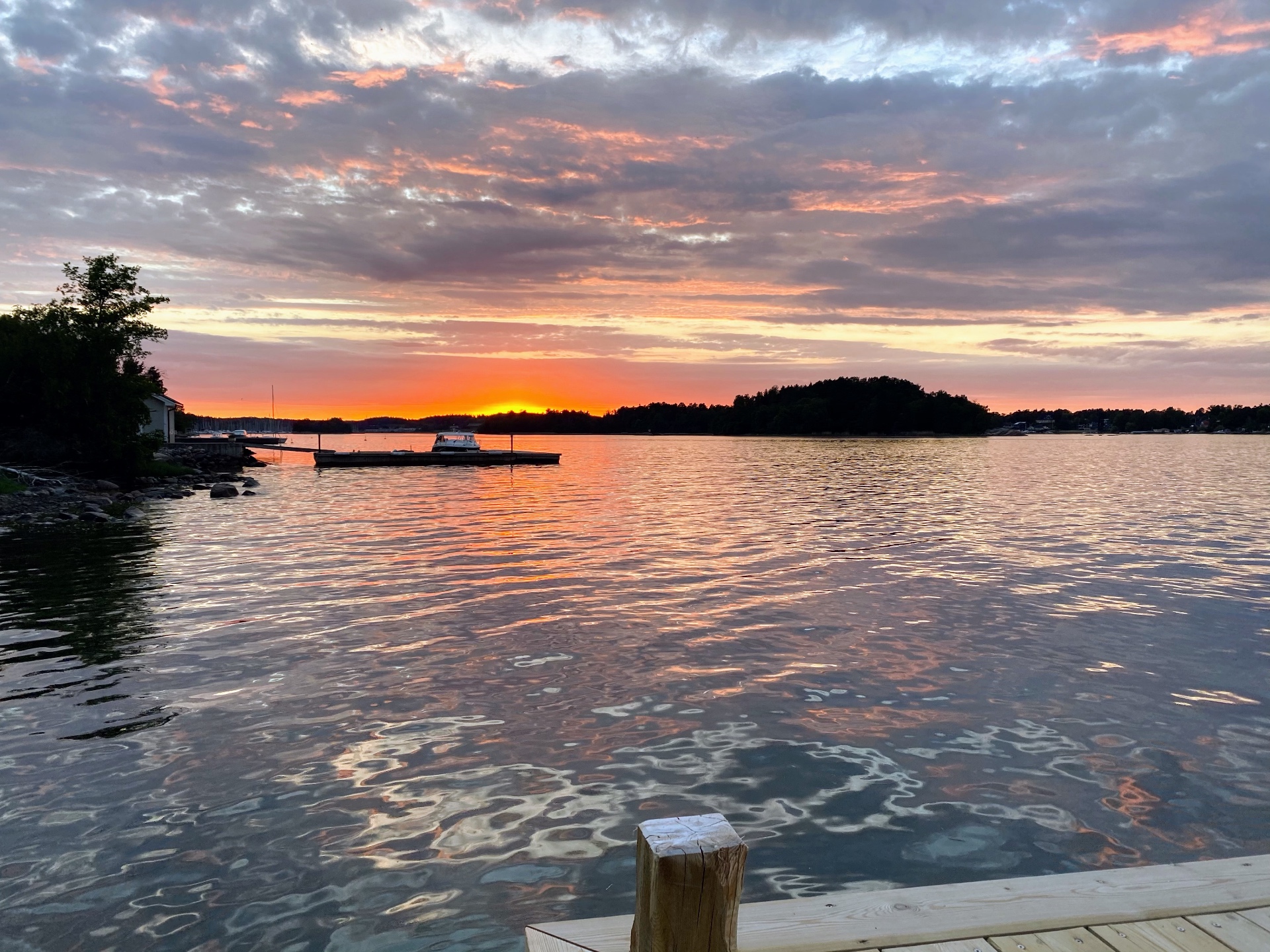 Solnedgång över vatten — LeadMyself coaching och självledarskap